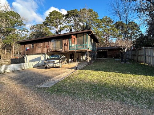 Quaint 2-bedroom house with AC in charming Karnack