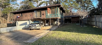 Quaint 2-bedroom house with AC in charming Karnack