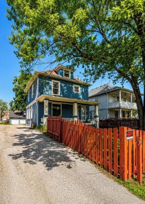 Exterior - Cozy KC Retreat 1BR Getaway Near Downtown (Kansas City)