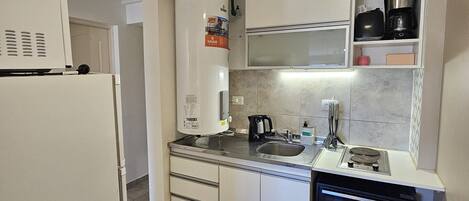 Coffee/tea maker, microwave, oven, electric kettle