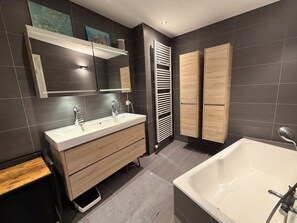 Bathroom - Vrbo Property (Amsterdam)