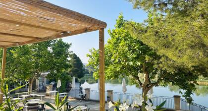 Chic Countryside Stay With Balcony