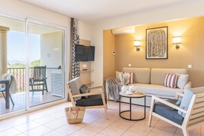 Apartment | Living room - Chic Countryside Stay With Balcony (Mallemort)