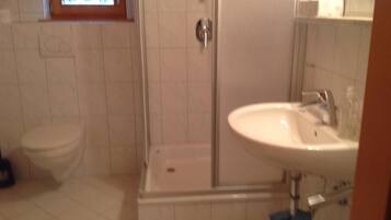 Apartment, 2 Bedrooms, Balcony, Garden View | Bathroom