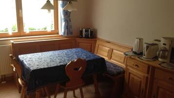 Apartment, 2 Bedrooms, Balcony, Garden View | Interior