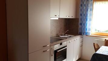 Apartment, 2 Bedrooms, Balcony, Garden View | Interior
