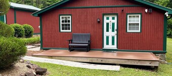 2-bedroom cabin in serene Cleveland perfect for a relaxing getaway
