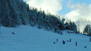A snowy ski slope with a lodge and trees. - Panoramic view and mountain cocoon Pra-Loup 1500 (Uvernet-Fours)