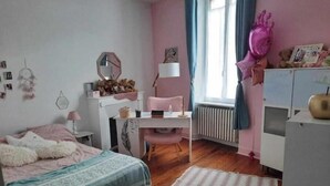 5 habitaciones, tabla de planchar con plancha y wifi 