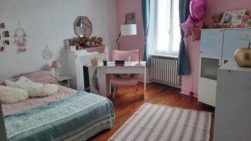 5 bedrooms, iron/ironing board, WiFi