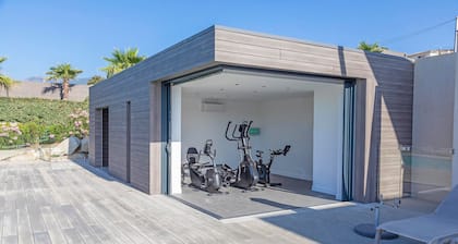 Lecci Villa With Outdoor Pools