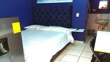 1 bedroom, iron/ironing board, internet, bed sheets
