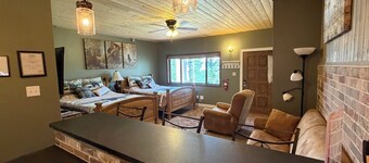 Gorgeous studio in Angel Fire perfect for a relaxing getaway, ski-in, ski-out