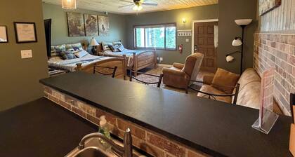 Gorgeous studio in Angel Fire perfect for a relaxing getaway, ski-in, ski-out