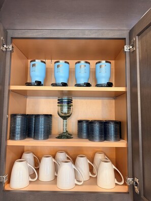 Chambre luxueuse double, vue sur l’océan | Cuisine privée | Réfrigérateur, un four, surface de cuisson, vaisselle et ustensiles