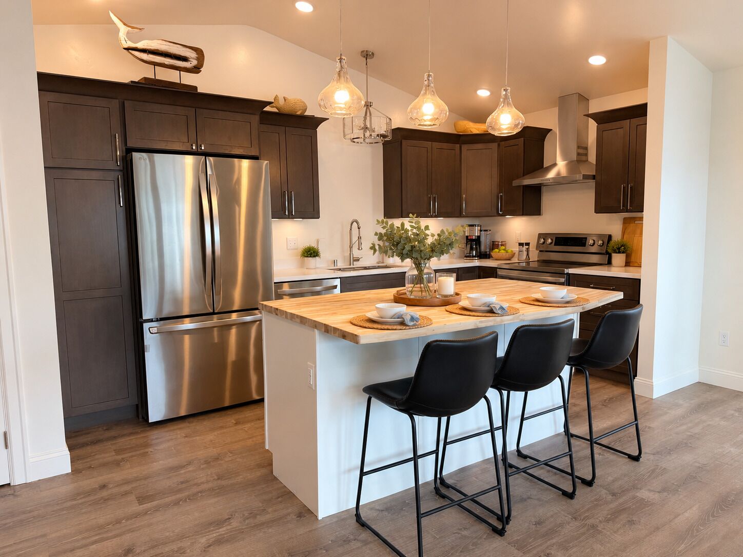 Fridge, oven, stovetop, cookware/dishes/utensils