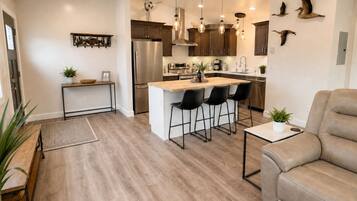 Luxury Single Room, Lake View | Interior