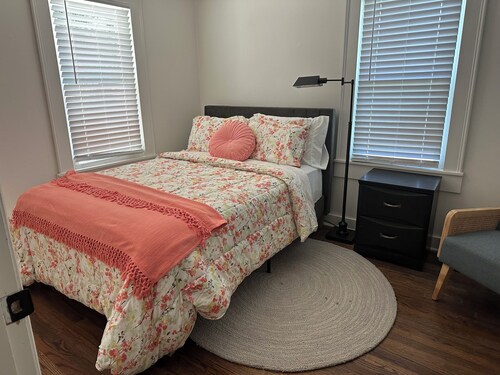Fabulous 3-bedroom farmhouse hidden near charming McMinnville