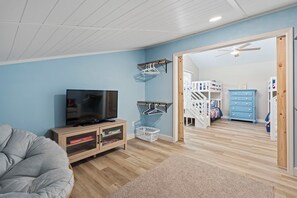 Interior - Crescent Beach Coastal Home Walk to Ocean (North Myrtle Beach)