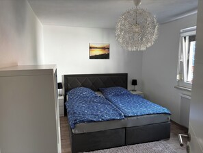 Bügeleisen/Bügelbrett, kostenloses WLAN, Bettwäsche