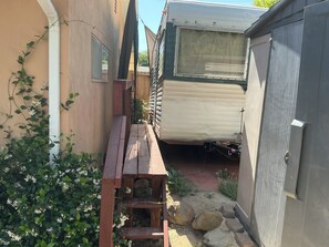 Property grounds - Peaceful 4-bedroom house with EV charger in charming Ojai (Ojai)