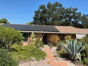 Exterior - Peaceful 4-bedroom house with EV charger in charming Ojai (Ojai)