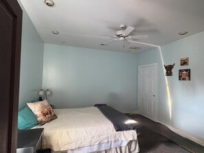 Room - Traditional Bed & Breakfast in Irvine KY with Swimming pool, Wi-Fi Room 1 (Irvine)