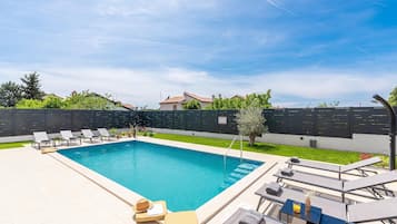 Apartment | Pool | Outdoor pool