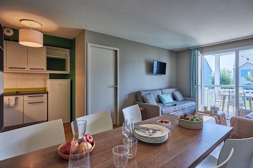 Courseulles Family Apartment for 6