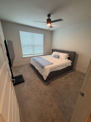 Room - Modern King Suite Near Mercedes-Benz Stadium (Decatur)