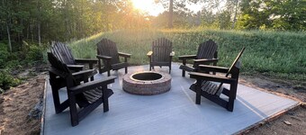 Lost Lake Moonlight Cabin- New build, Lake Front 2BD 2Bath - ADA - hot tub