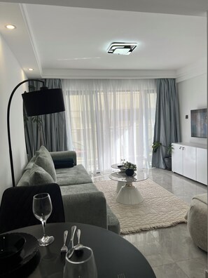 Living area - Lovely 1-bedroom apartment in fantastic Nairobi location with fitness room (Nairobi)