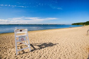 Sun-loungers, beach towels - The Ultimate Luxury Coastal Houseboat Experience at Jodoin Marina -Sleeps 4! (East Greenwich)