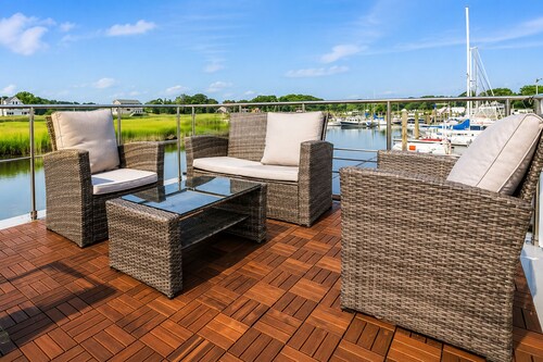 The Ultimate Luxury Coastal Houseboat Experience at Jodoin Marina -Sleeps 4!