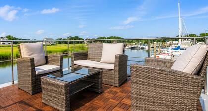 The Ultimate Luxury Coastal Houseboat Experience at Jodoin Marina -Sleeps 4!