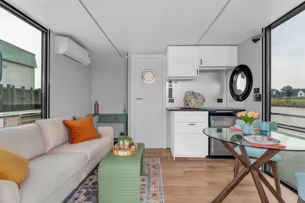 Smart TV - The Ultimate Luxury Coastal Houseboat Experience at Jodoin Marina -Sleeps 4! (East Greenwich)