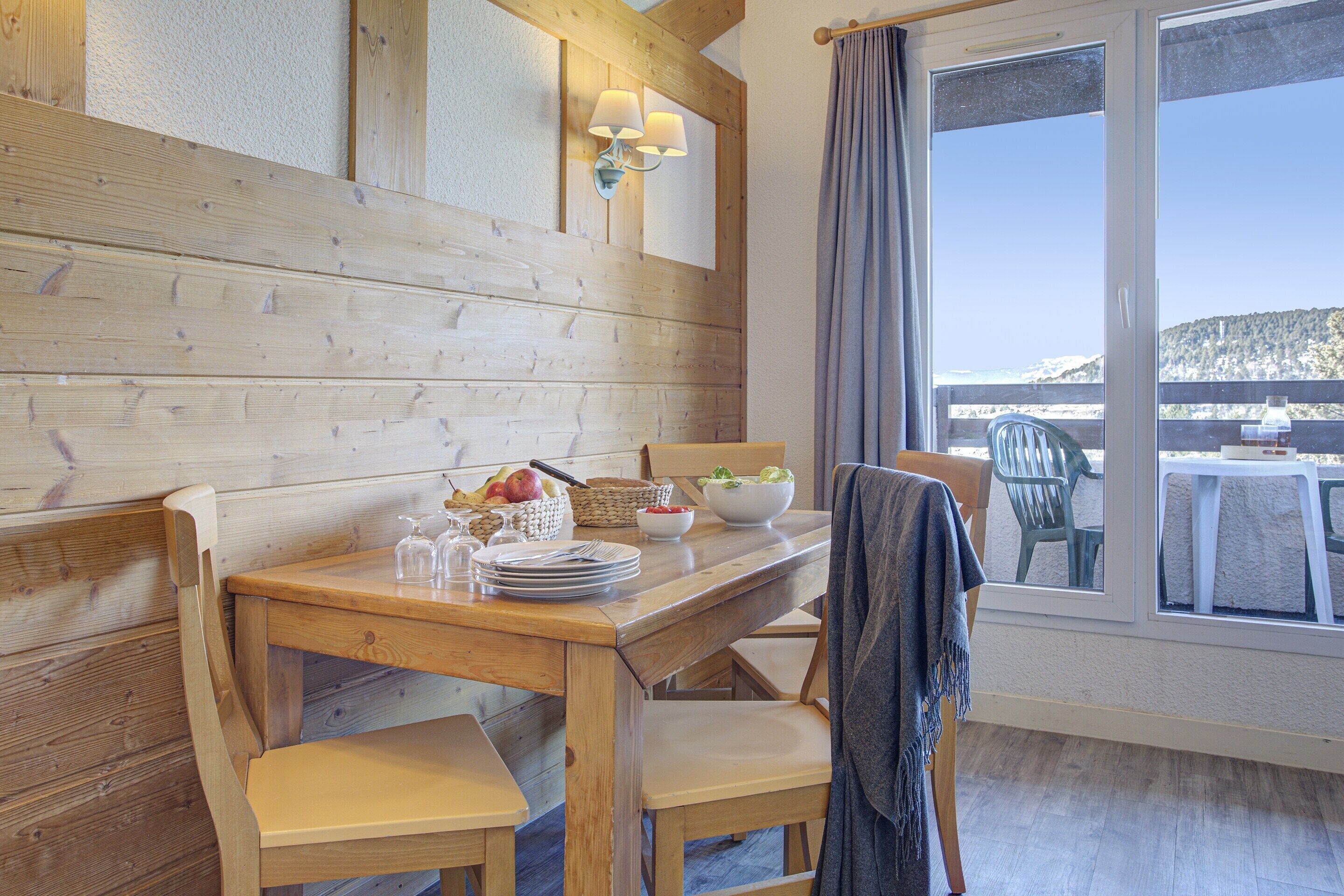 Apartment | Dining