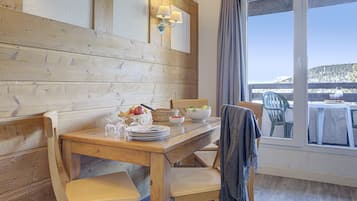 Apartment | Dining