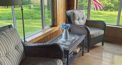 Charming 2-bedroom cottage and a separate “clubhouse”in peaceful Merrill