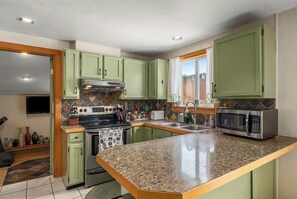 Private kitchen - Enjoyable 3-bedroom house in charming Steamboat Springs (Steamboat Springs)