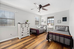 3 bedrooms, iron/ironing board, WiFi, bed sheets - Modern Family Cabin in the Smokies + Mtn Views! (Pigeon Forge)