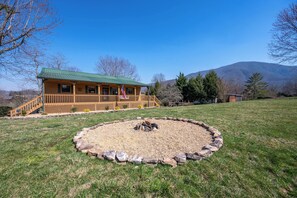 Exterior - Modern Family Cabin in the Smokies + Mtn Views! (Pigeon Forge)