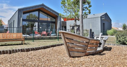 Picturesque 6-person Duplex Oasis