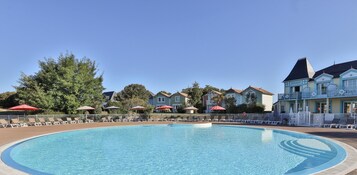Apartment | Pool | Outdoor pool, a heated pool