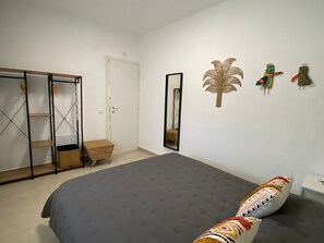Iron/ironing board, WiFi, bed sheets - Katy's Holiday House, Private Villa (Sicilia)