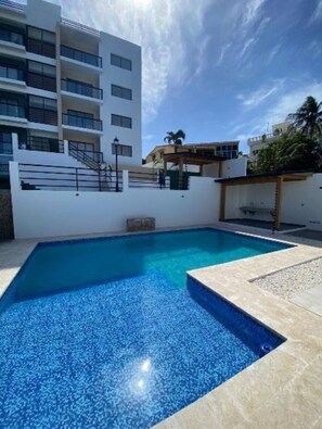 Pool - Wonderful 2-bedroom apartment with AC in cozy Costambar (costambar)