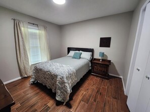 Room - 3 BR, Pet Friendly, Covered Outdoor Patio, Sweet Kitchen, Easy, Central Location (Jacksonville)
