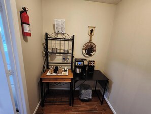 Interior - 3 BR, Pet Friendly, Covered Outdoor Patio, Sweet Kitchen, Easy, Central Location (Jacksonville)