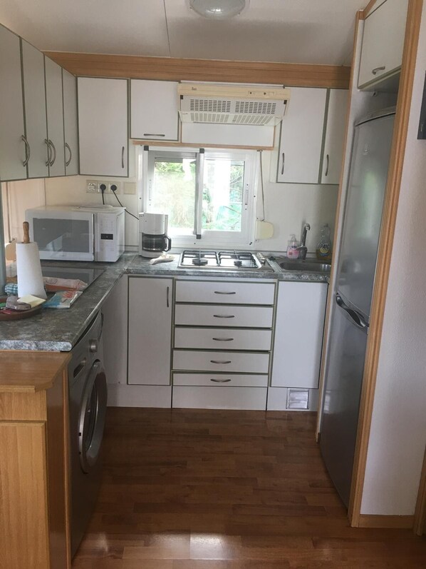 Private kitchen - Vrbo Property (Campan)