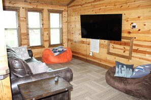 Living area - Peaceful Waters: Stocked pond, firepit, sleeps 10! (Broken Bow)